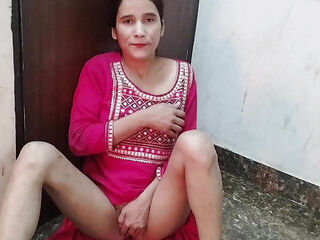 Desi aunty ko saman dene ke bahane pel diya