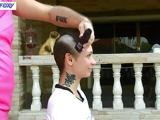 Behind the scenes: Lisa Fox shave her head. Music clip