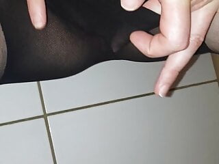 Piss in pantyhose