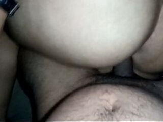 Esposa gordinha do bumbum grande &eacute_ muito safada! Aproveita o marido fora de casa e foge na madruga para me encontrar e foder!