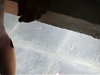 Coloquei pra mora aqui em casa porque minha tia pediu agora estou dando para ele e os amigos dele sem meu marido saber