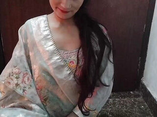 Cute school girl homwork nhi karne par sir ne pel diya