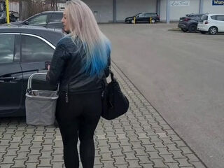 Blonde slut stops driving to give a handjob and get fucked afterwards