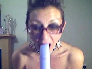 Mature Woman Masturbates on Webcam