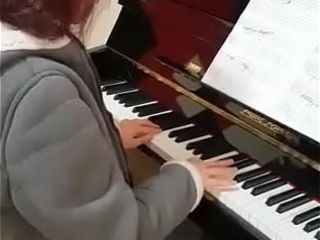 YO TOCANDO EL PIANO - ME toying THE PIANO