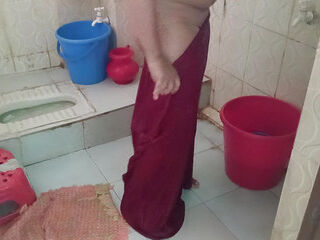 Bhabhi Dress Change in washroom i record this video