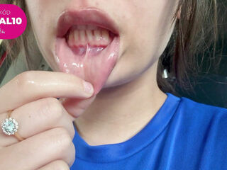 AWESOME SPITTING MOUTH LATINA