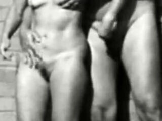 Sonniger Handjob mit einer dnischen Gromutter